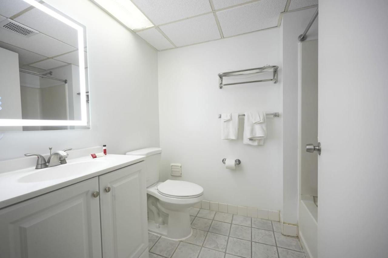Greenwoods Inn & Suites Berlin Eksteriør bilde