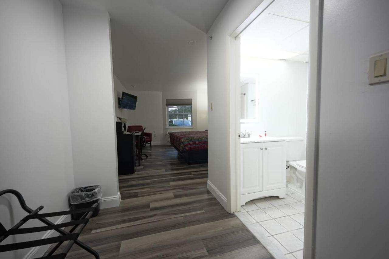 Greenwoods Inn & Suites Berlin Eksteriør bilde